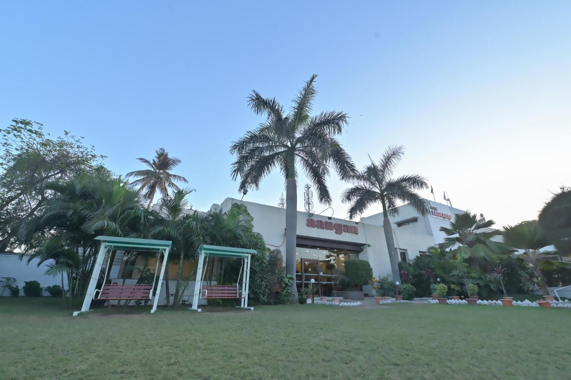 Chryso Hotels Pvt Ltd Ankleshwar Exterior foto